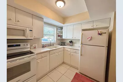 2811 Ashley Drive W #E, West Palm Beach, FL 33415 - Photo 2