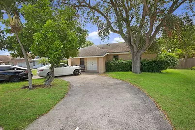 1204 SW 74th Avenue, North Lauderdale, FL 33068 - Photo 2