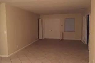 1204 SW 74th Ave, North Lauderdale, FL 33068 - Photo 4