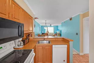 2104 S Cypress Bend Dr, Pompano Beach, FL 33069 - Photo 10