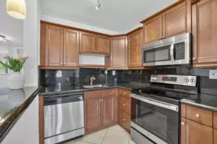 4051 NE 13th Ave NE, Oakland Park, FL 33334 - Photo 4