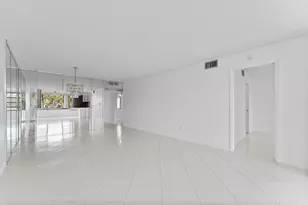 10634 W Clairmont Cir, Tamarac, FL 33321 - Photo 16