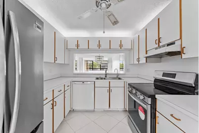 10634 W Clairmont Circle, Tamarac, FL 33321 - Photo 12