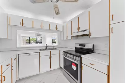 10634 W Clairmont Circle, Tamarac, FL 33321 - Photo 14