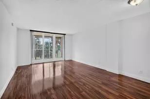 250 Jacaranda Dr, Plantation, FL 33324 - Photo 4