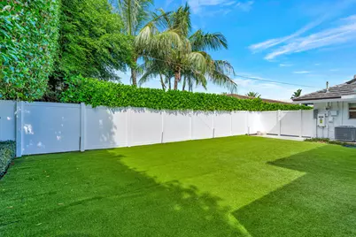 136 Worth Court S, West Palm Beach, FL 33405 - Photo 6