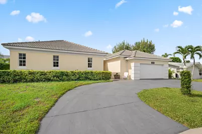 1211 Singer Drive, Singer Island, FL 33404 - Photo 2