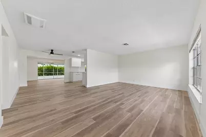 7198 Pine Forest Circle E, Lake Worth, FL 33467 - Photo 4