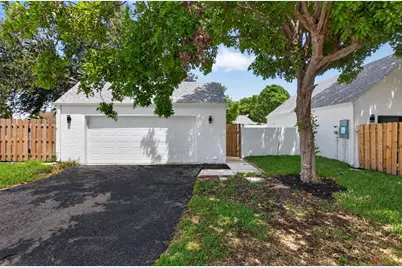 905 NW 21st Way, Delray Beach, FL 33445 - Photo 2