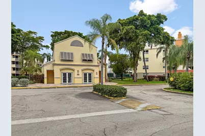 8290 Lake Drive #250, Doral, FL 33166 - Photo 32