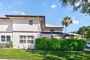 42 Essex Ct, Royal Palm Beach, FL 33411 - Photo 2