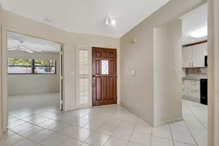 527 Prestwick Cir, Palm Beach Gardens, FL 33418 - Photo 8
