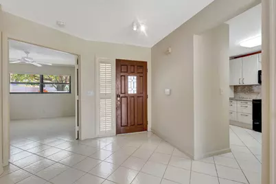 527 Prestwick Circle, Palm Beach Gardens, FL 33418 - Photo 8