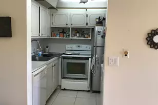 7 Oakridge B, Deerfield Beach, FL 33442 - Photo 8