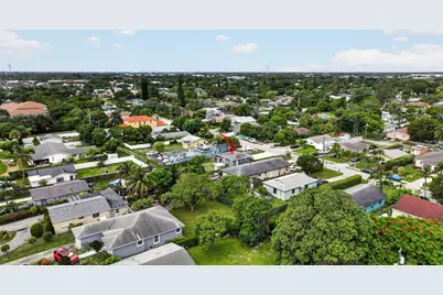 323 NW 4th Avenue, Delray Beach, FL 33444 - Photo 2