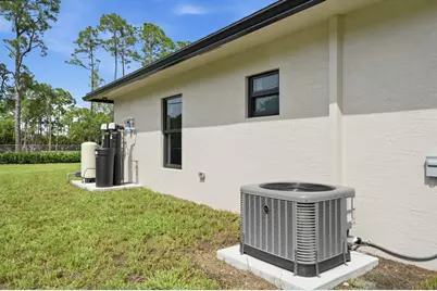 18477 Sycamore Drive W, The Acreage, FL 33470 - Photo 16