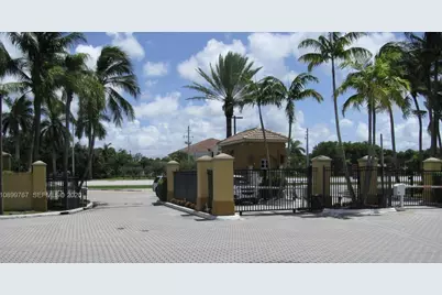 155 NW 96th Terrace #Bldg 2 apt 302, Pembroke Pines, FL 33024 - Photo 6
