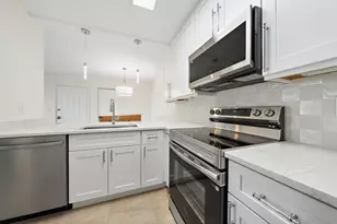 3404 Gardens E Dr, Palm Beach Gardens, FL 33410 - Photo 2