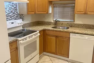 9410 N Hollybrook Lake Dr, Pembroke Pines, FL 33025 - Photo 4