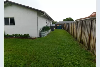 6604 NW 93rd Avenue, Tamarac, FL 33321 - Photo 36