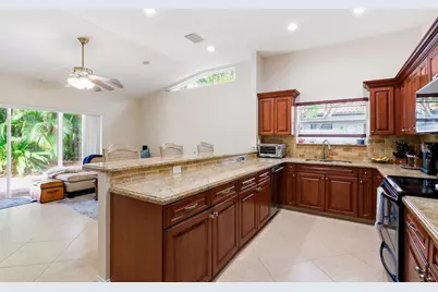 435 Mohawk Lane, Boca Raton, FL 33487 - Photo 10