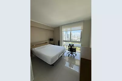 325 S Biscayne Boulevard #3926-B, Miami, FL 33131 - Photo 2