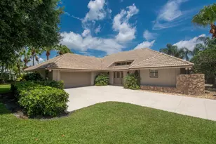 13 Balfour Rd W, Palm Beach Gardens, FL 33418 - Photo 1