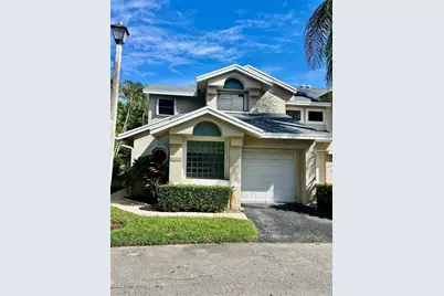 2239 Discovery Circle W, Deerfield Beach, FL 33442 - Photo 2