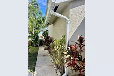 2239 Discovery Circle W, Deerfield Beach, FL 33442 - Photo 6