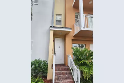 335 SW 13th Terrace #335, Fort Lauderdale, FL 33312 - Photo 2