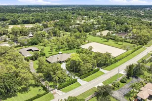14902 Paddock Dr, Wellington, FL 33414 - Photo 2