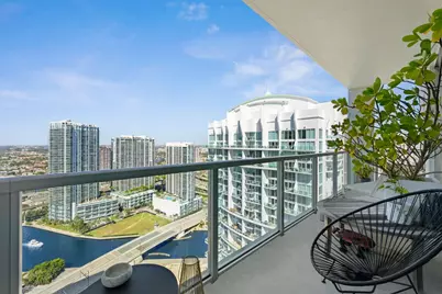 55 SE 6th Street #4300, Miami, FL 33131 - Photo 2