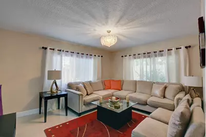 1371 Woodcrest Road W, West Palm Beach, FL 33417 - Photo 12
