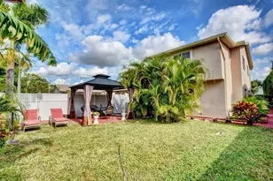 1371 Woodcrest Rd W, West Palm Beach, FL 33417 - Photo 26