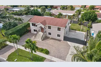 1371 Woodcrest Road W, West Palm Beach, FL 33417 - Photo 2