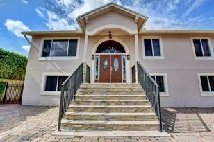 1371 Woodcrest Rd W, West Palm Beach, FL 33417 - Photo 4