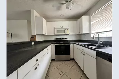 5671 NE 8th Avenue, Oakland Park, FL 33334 - Photo 10