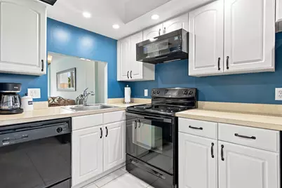 113 Royal Park Drive #4E, Oakland Park, FL 33309 - Photo 1
