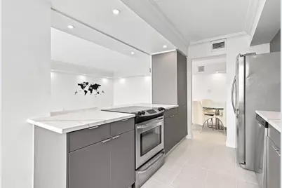 18021 Biscayne Boulevard #901, Aventura, FL 33160 - Photo 12