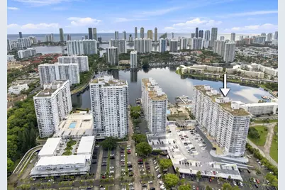 18021 Biscayne Boulevard #901, Aventura, FL 33160 - Photo 2