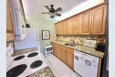 1041 Guilford C, Boca Raton, FL 33434 - Photo 4