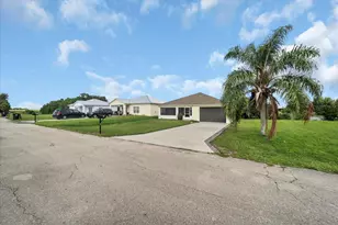 908 Riverside Dr SW, Moore Haven, FL 33471 - Photo 4