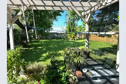 1075 James Road, Lantana, FL 33462 - Photo 12
