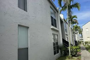 4425 Treehouse Ln, Tamarac, FL 33319 - Photo 2