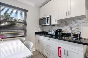 2625 NE 13th Ct, Fort Lauderdale, FL 33304 - Photo 4
