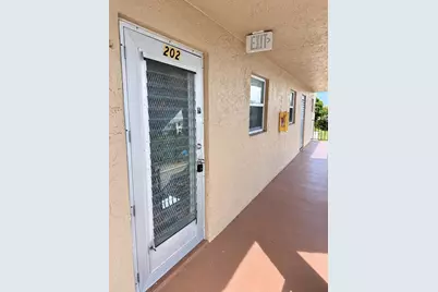 729 Lori Drive #202, Palm Springs, FL 33461 - Photo 2