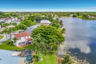13 Swallow Dr, Boynton Beach, FL 33436 - Photo 2