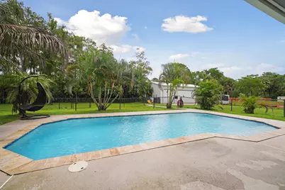 16395 E Hialeah Drive E, The Acreage, FL 33470 - Photo 32