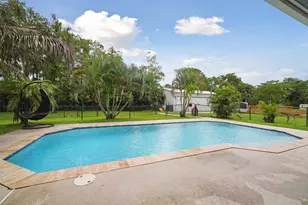 16395 E Hialeah Dr E, The Acreage, FL 33470 - Photo 32
