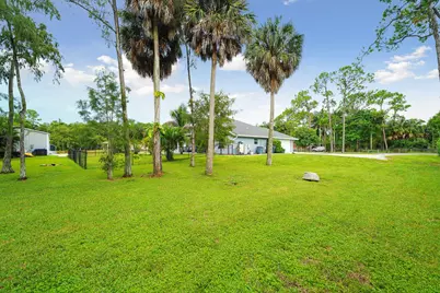 16395 E Hialeah Drive E, The Acreage, FL 33470 - Photo 4